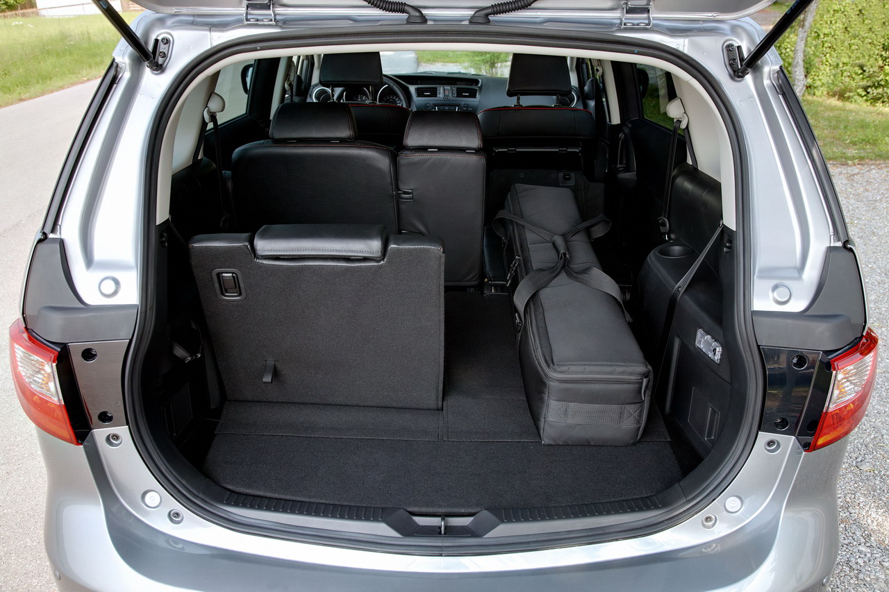 Fotos Del Mazda 5 Luxury 2 0 Disi Istop 150 Cv